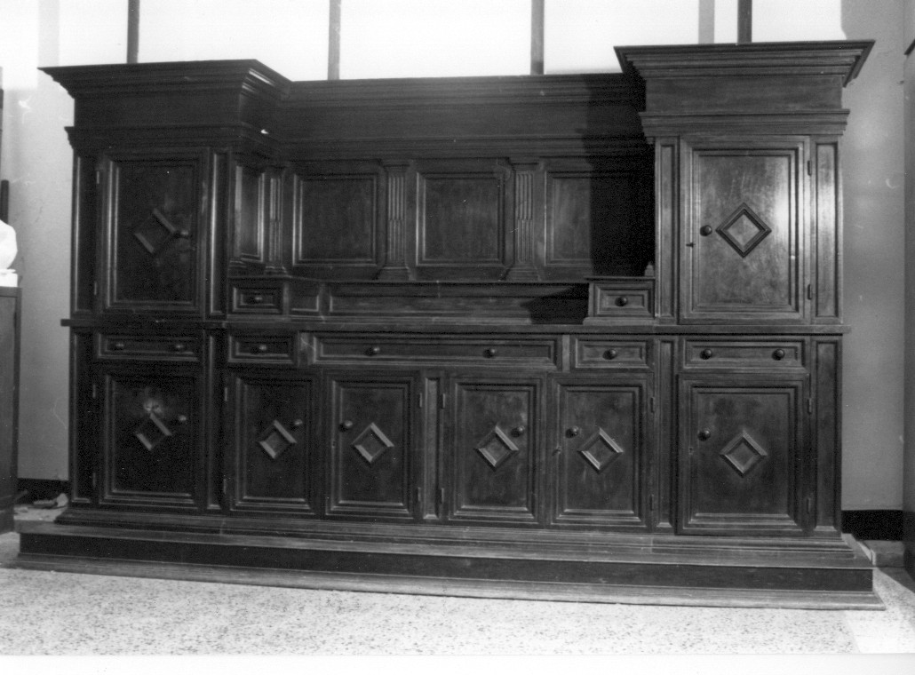 cornice architettonica con motivi decorativi geometrici (credenza, opera isolata) - bottega Italia centrale (sec. XIX)