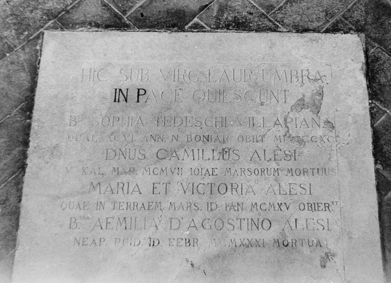 lapide tombale, opera isolata - ambito Italia centrale (sec. XX)