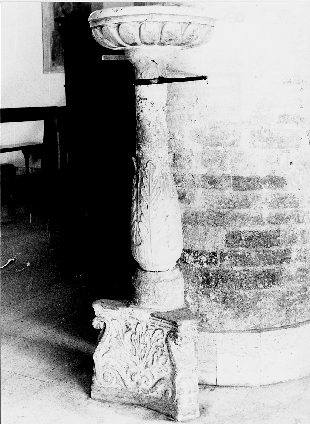 acquasantiera - a fusto, opera isolata - bottega abruzzese (fine/inizio secc. XVII/ XVIII)