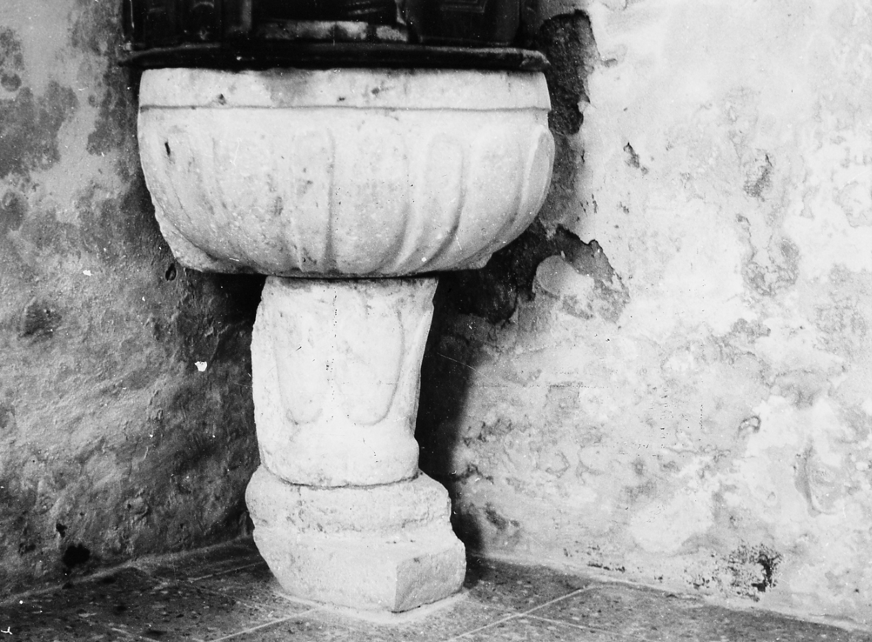 fonte battesimale, opera isolata - bottega abruzzese (sec. XVI)