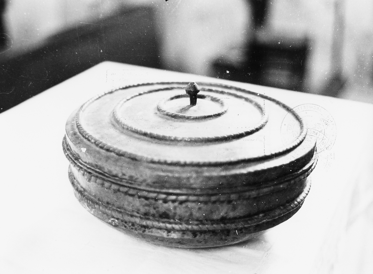 secchiello per l'acqua benedetta, opera isolata - bottega abruzzese (sec. XIX)