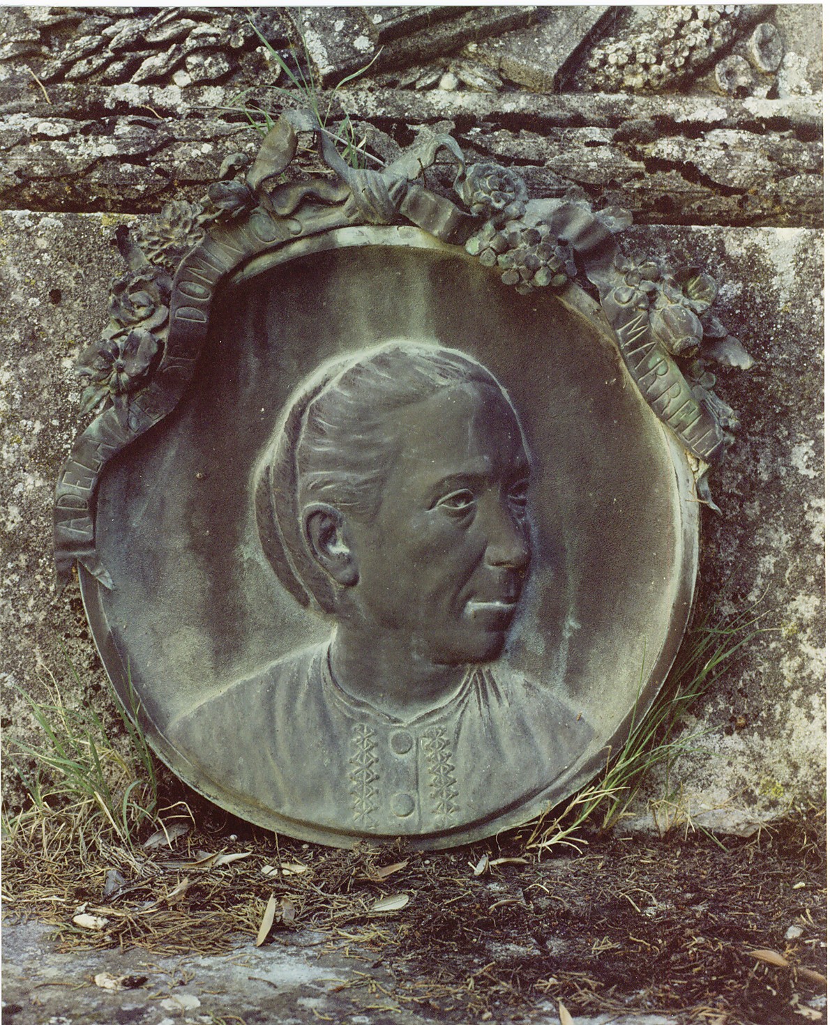 Ritratto di Adelaide De Dominicis (medaglione) di Ceriani G (sec. XIX)