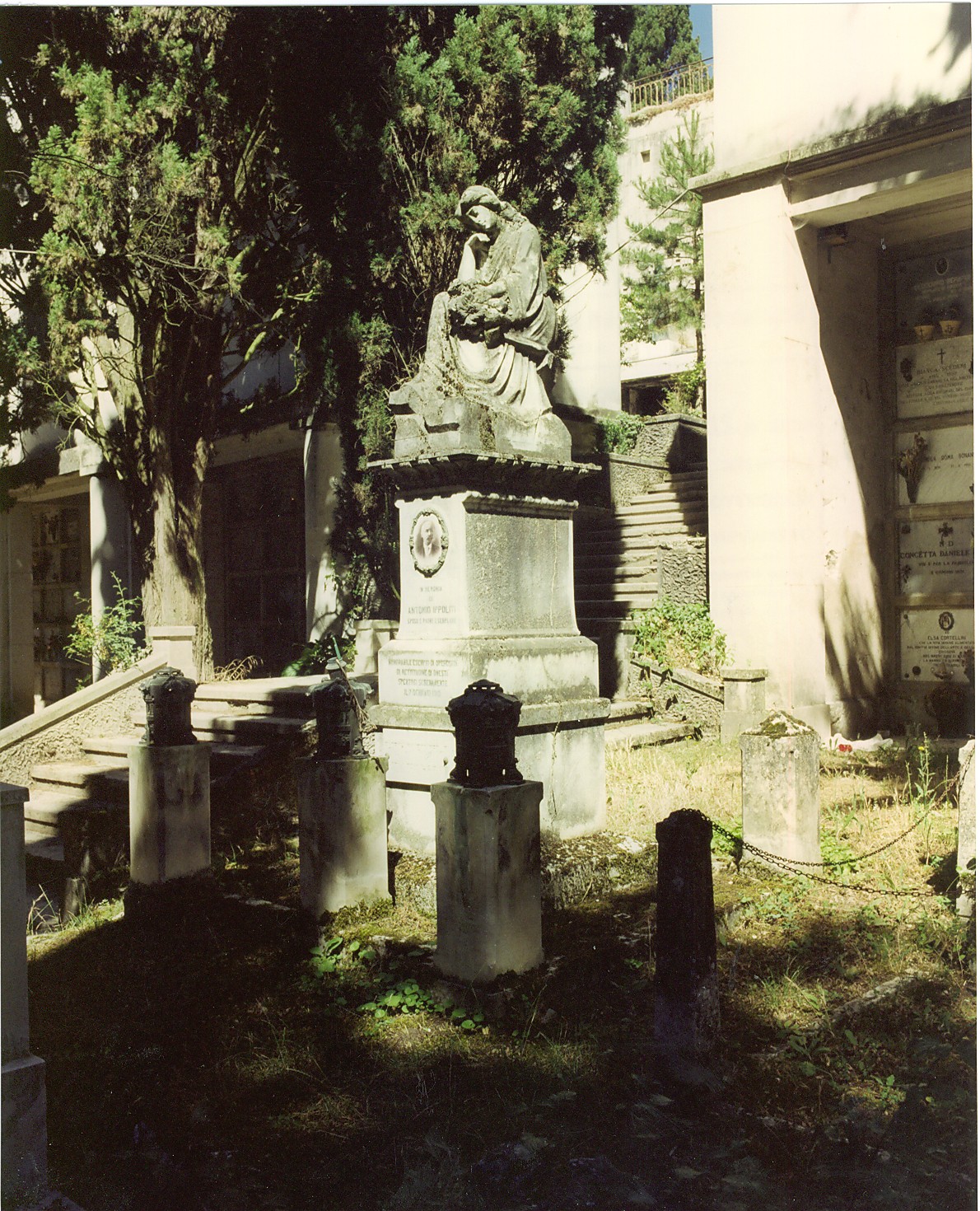 monumento funebre - ambito abruzzese (sec. XX)