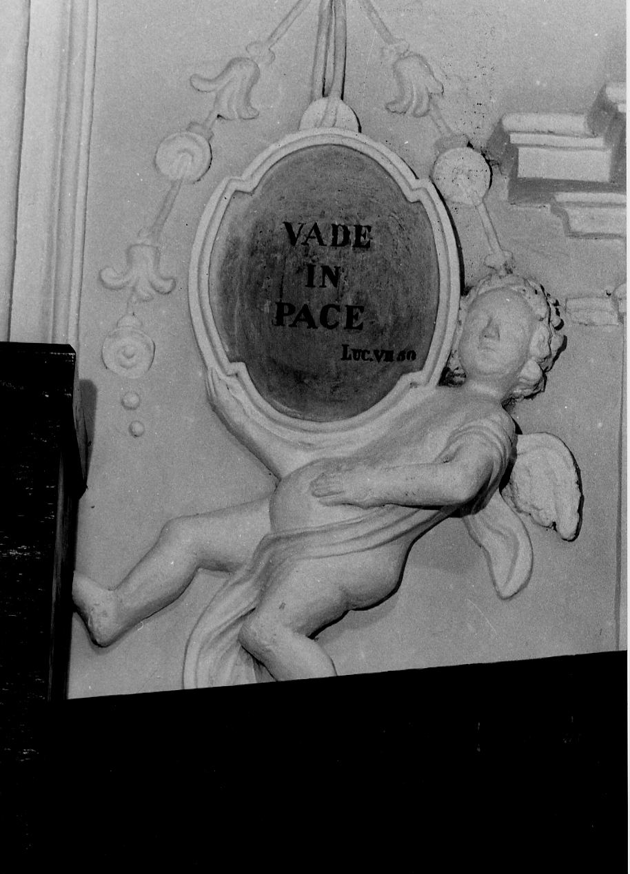 angioletto reggicornice/ motivo decorativo a festoni floreali (rilievo, serie) - bottega Italia centrale (sec. XIX)