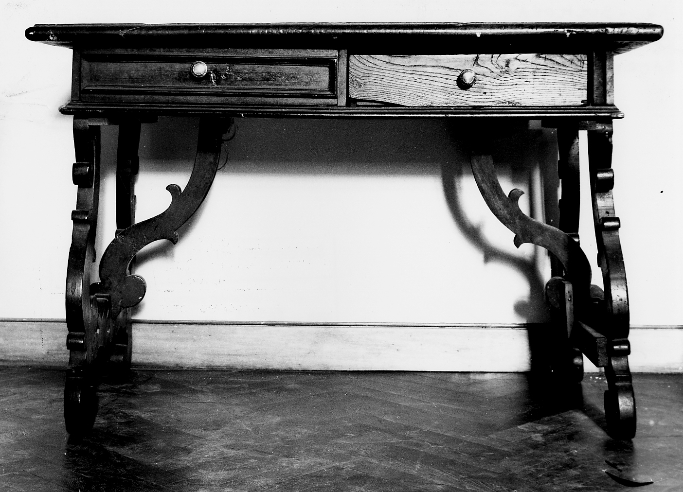 tavolo, opera isolata - produzione abruzzese (sec. XVIII)