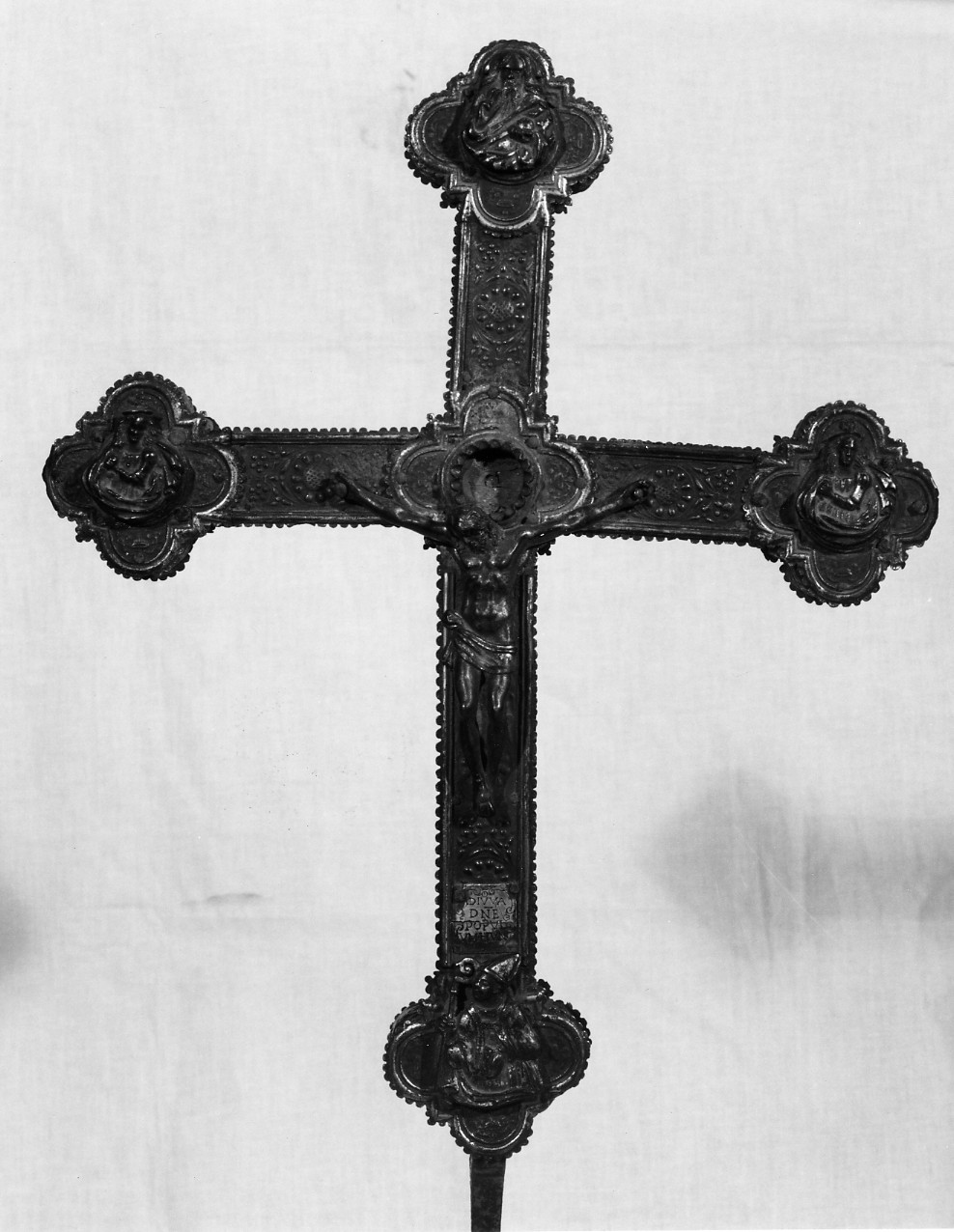 croce processionale, opera isolata - ambito abruzzese (fine/inizio secc. XVI/ XVII)