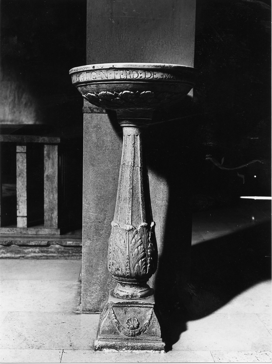 acquasantiera - a fusto, opera isolata - ambito Italia centrale (sec. XVI)