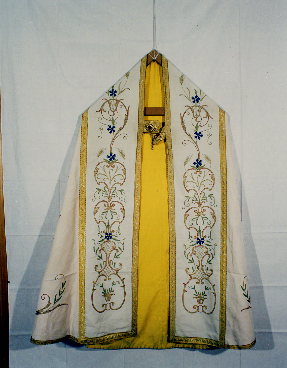 piviale - produzione abruzzese (primo quarto sec. XX)