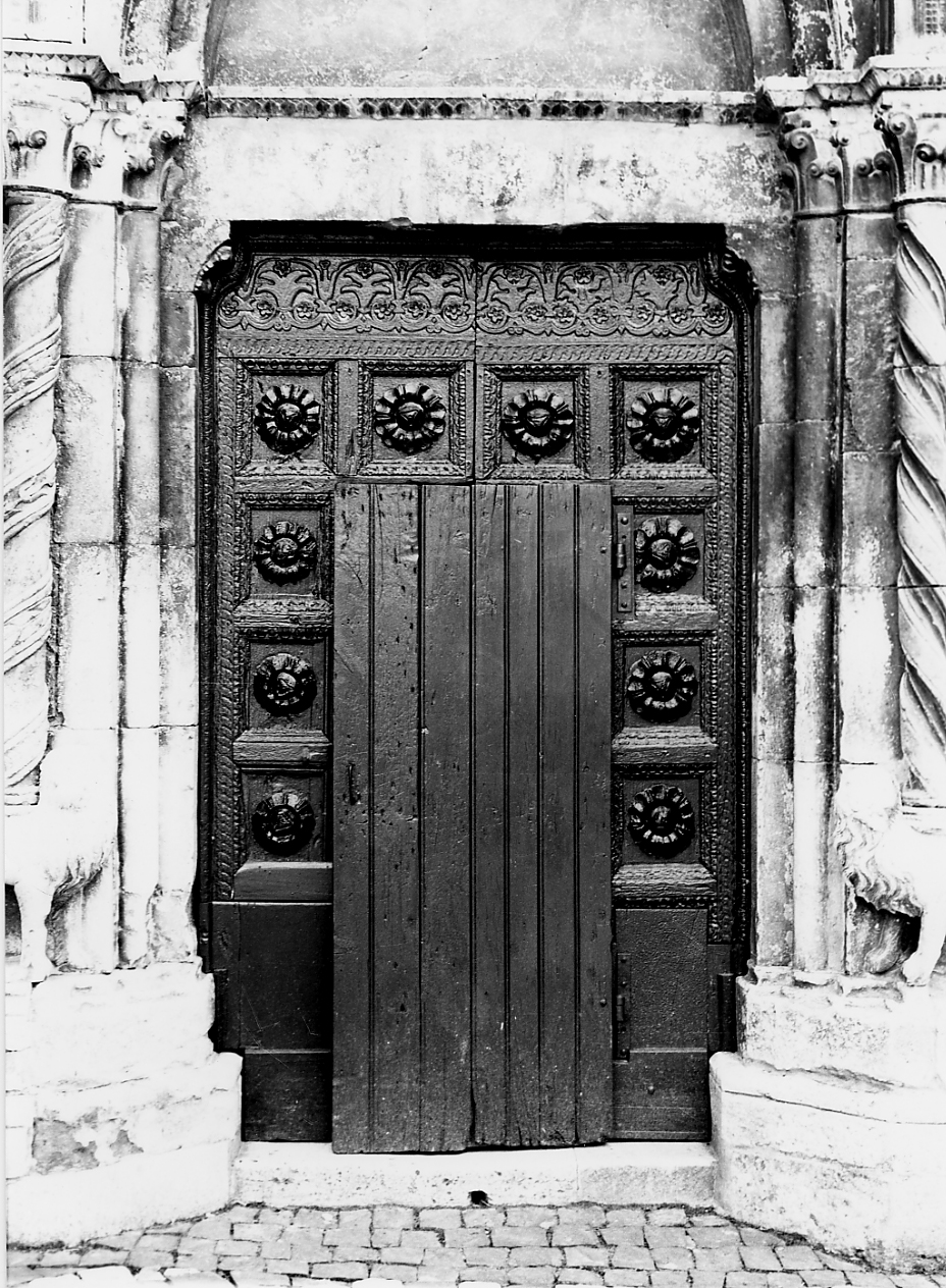 porta - a due battenti, opera isolata - ambito abruzzese (sec. XVII)