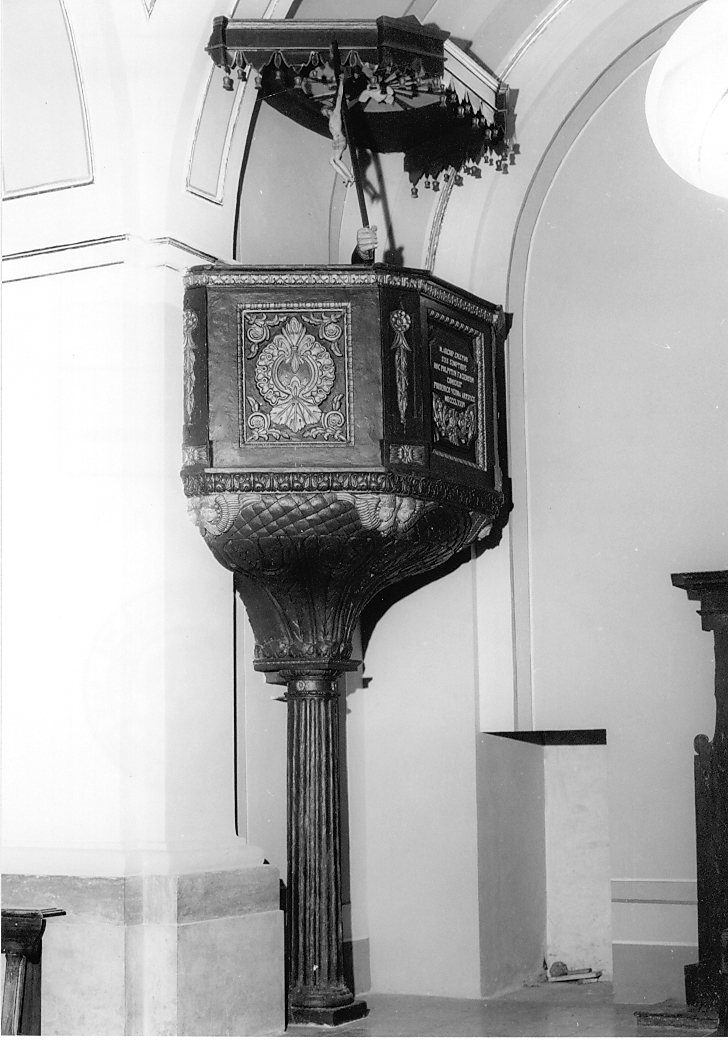 motivi decorativi geometrici con festoni/ medaglioni/ cherubini/ figure simboliche (pulpito, opera isolata) - ambito Italia centrale (sec. XIX)