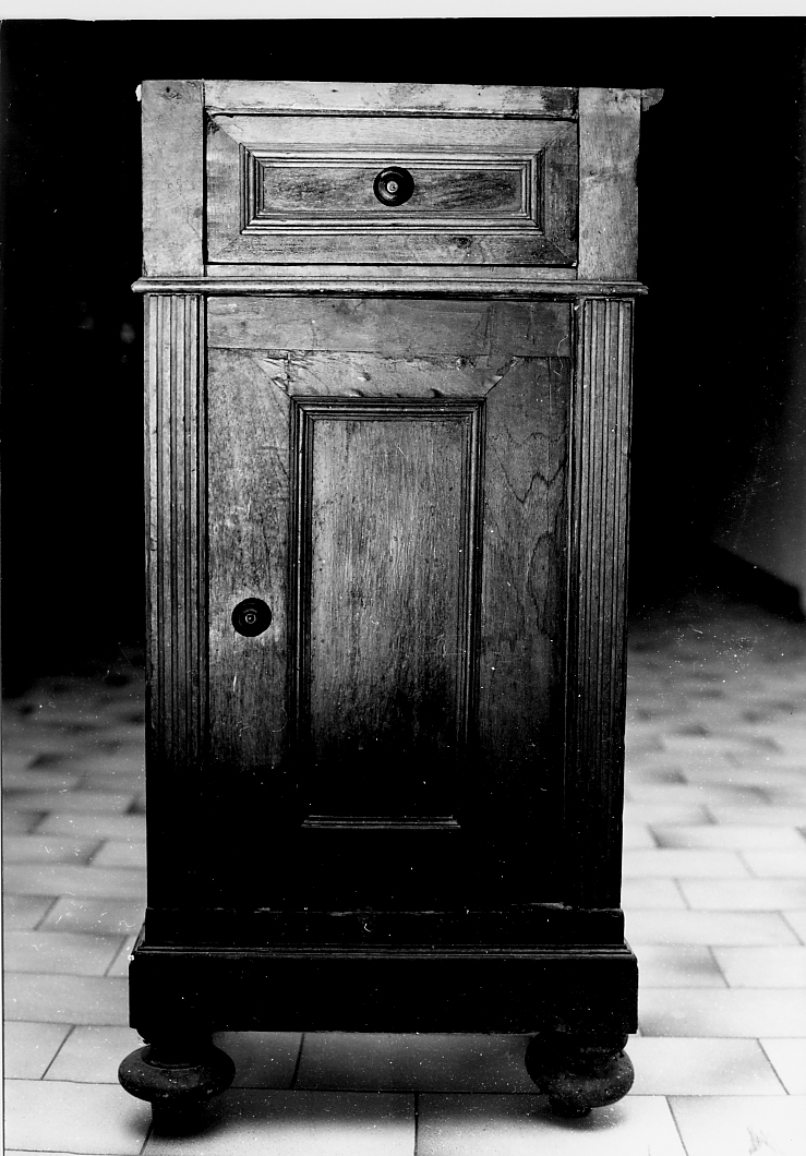 comodino - ambito Italia centrale (sec. XIX)