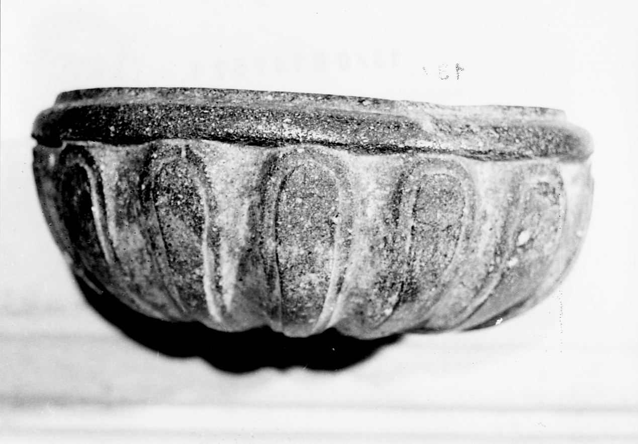 acquasantiera da parete, serie - ambito abruzzese (sec. XVIII)