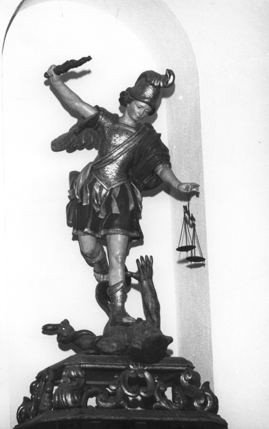 San Michele Arcangelo combatte Satana (statua, opera isolata) di Ferrari Nunzio (sec. XIX)