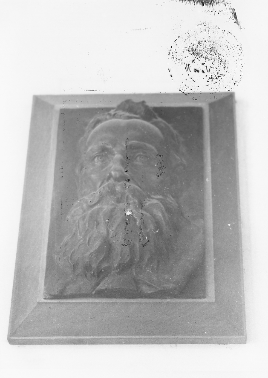 ritratto di uomo (rilievo) di Rutelli Mario (prima metà sec. XX)