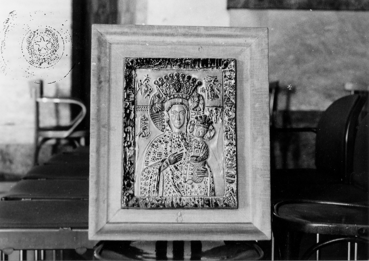 La Madonna col Bambino, Madonna con Bambino (formella) di Bianchini Angelo - manifatturadi Faenza (sec. XX)