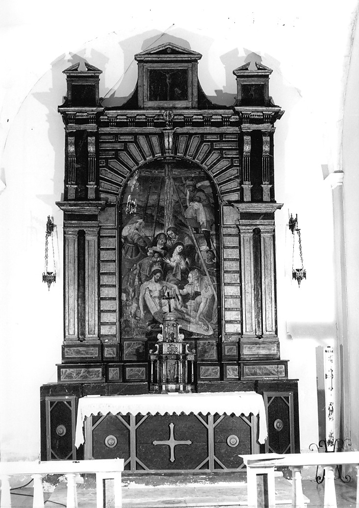 cornice architettonica con elementi decorativi (altare, opera isolata) - ambito abruzzese (sec. XVI)