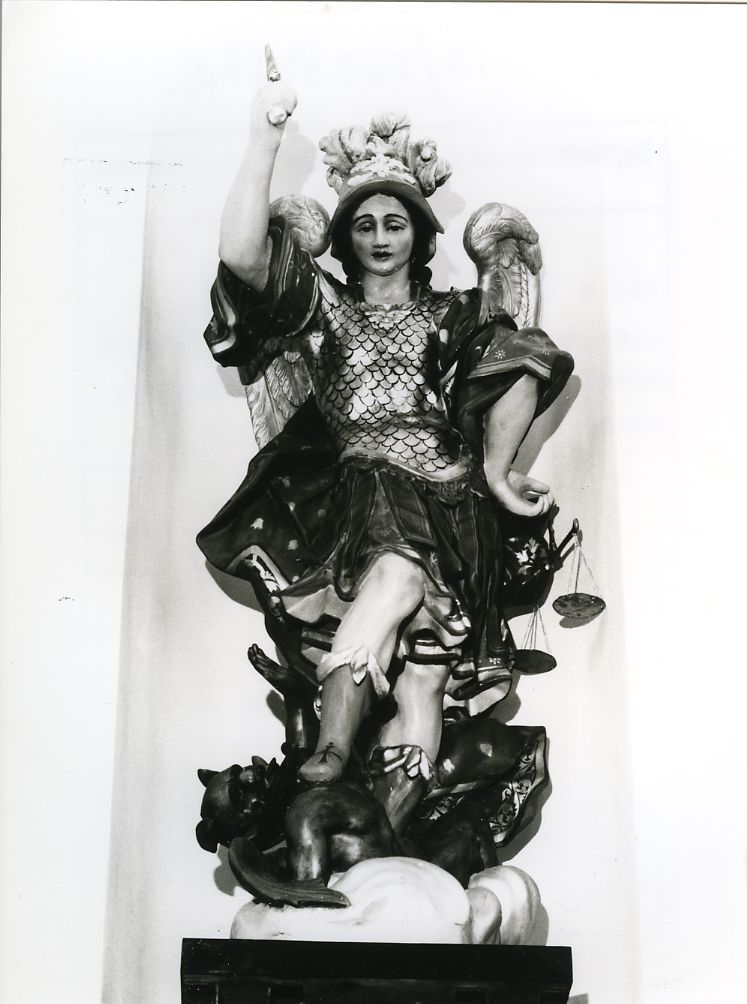 San Michele Arcangelo combatte Satana (statua, opera isolata) - ambito Italia centrale (sec. XX)