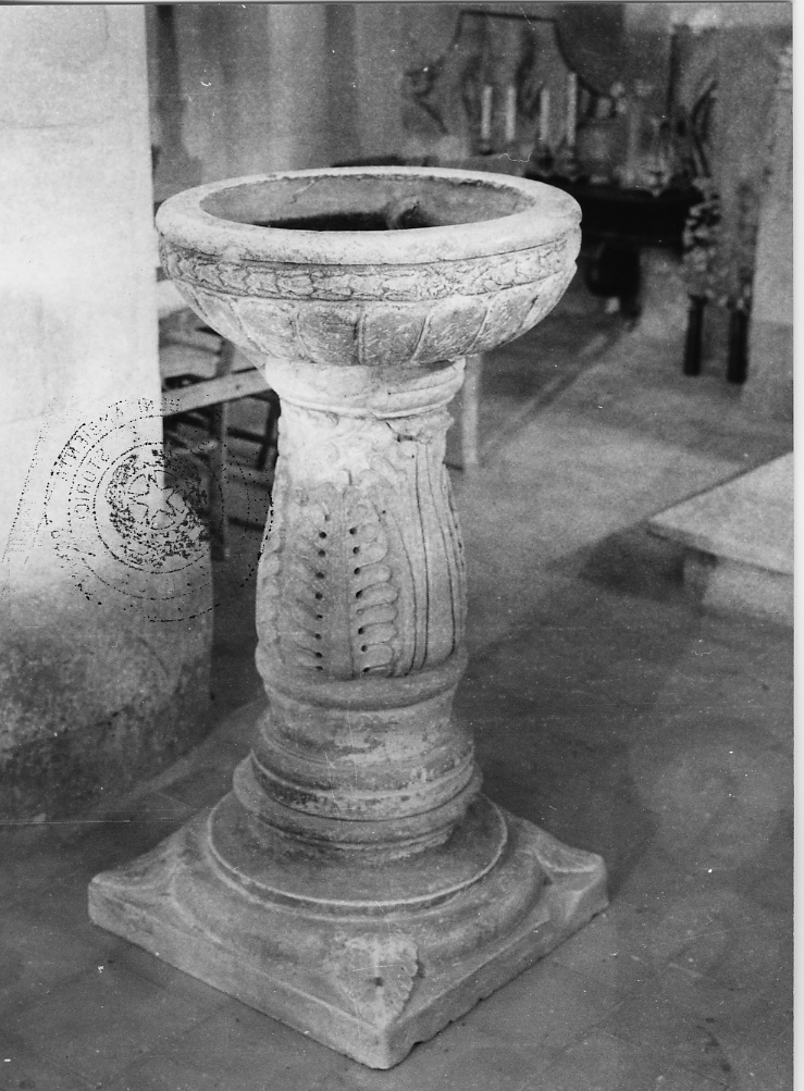 acquasantiera - a fusto, opera isolata - ambito Italia centrale (fine/inizio secc. XVII/ XVIII)