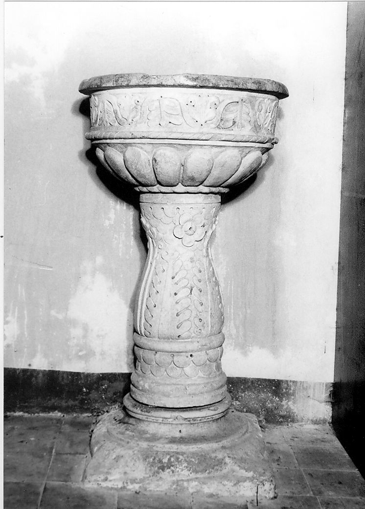 acquasantiera - a fusto, opera isolata - ambito abruzzese (sec. XVII)