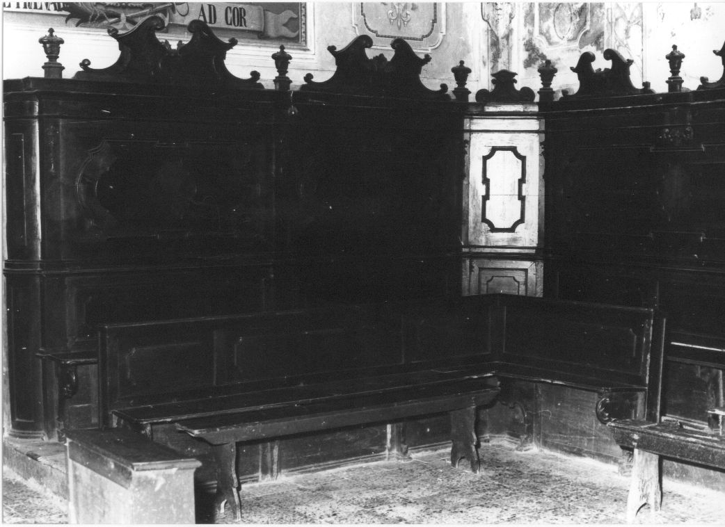 motivi decorativi architettonici e geometrici (stalli del coro, opera isolata) - produzione abruzzese (sec. XVIII)