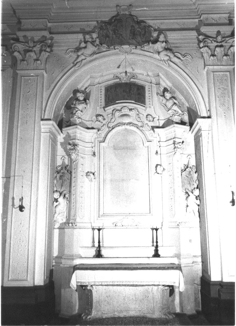 cornice architettonica con motivi decorativi e figure (altare - a blocco) - produzione abruzzese (sec. XVIII)