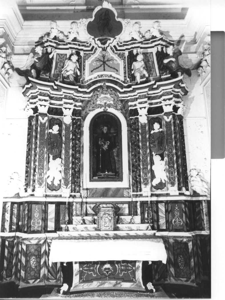 cornice architettonica con motivi decorativi (altare - a blocco) - produzione abruzzese (sec. XVIII)