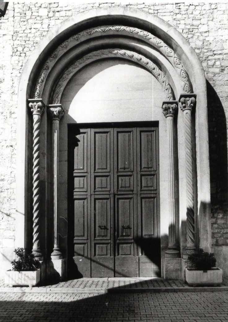 mostra di portale, opera isolata di Di Gregorio Vittorio da Chieti (attribuito) (sec. XX)