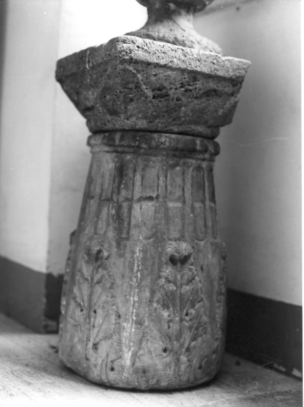 colonna, opera isolata - ambito teramano (sec. XIII)