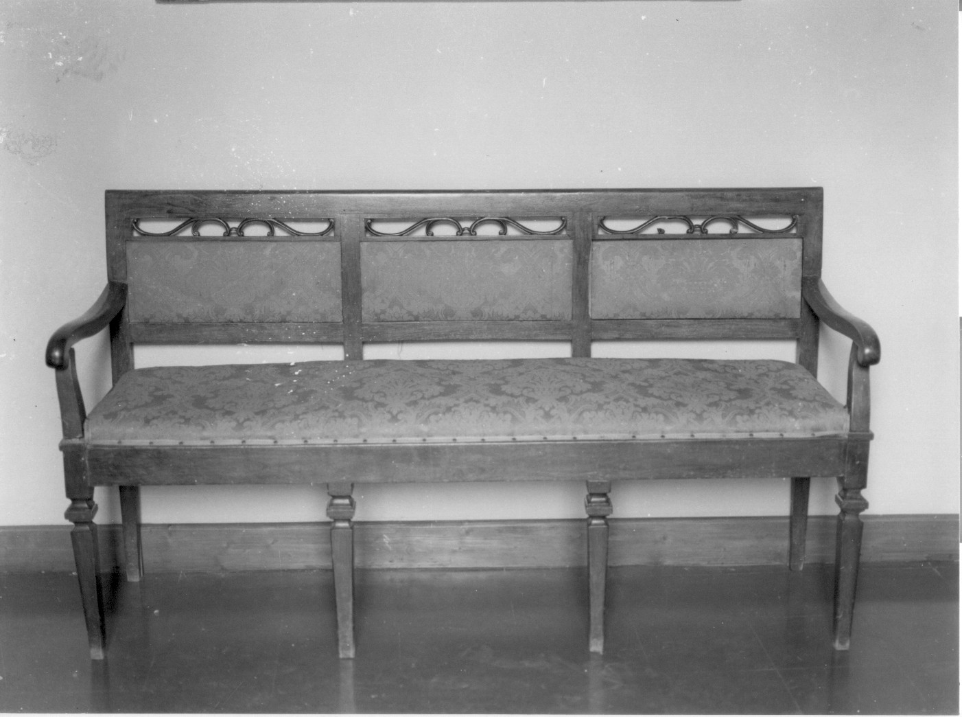 divanetto, opera isolata - ambito teramano (prima metà sec. XIX)