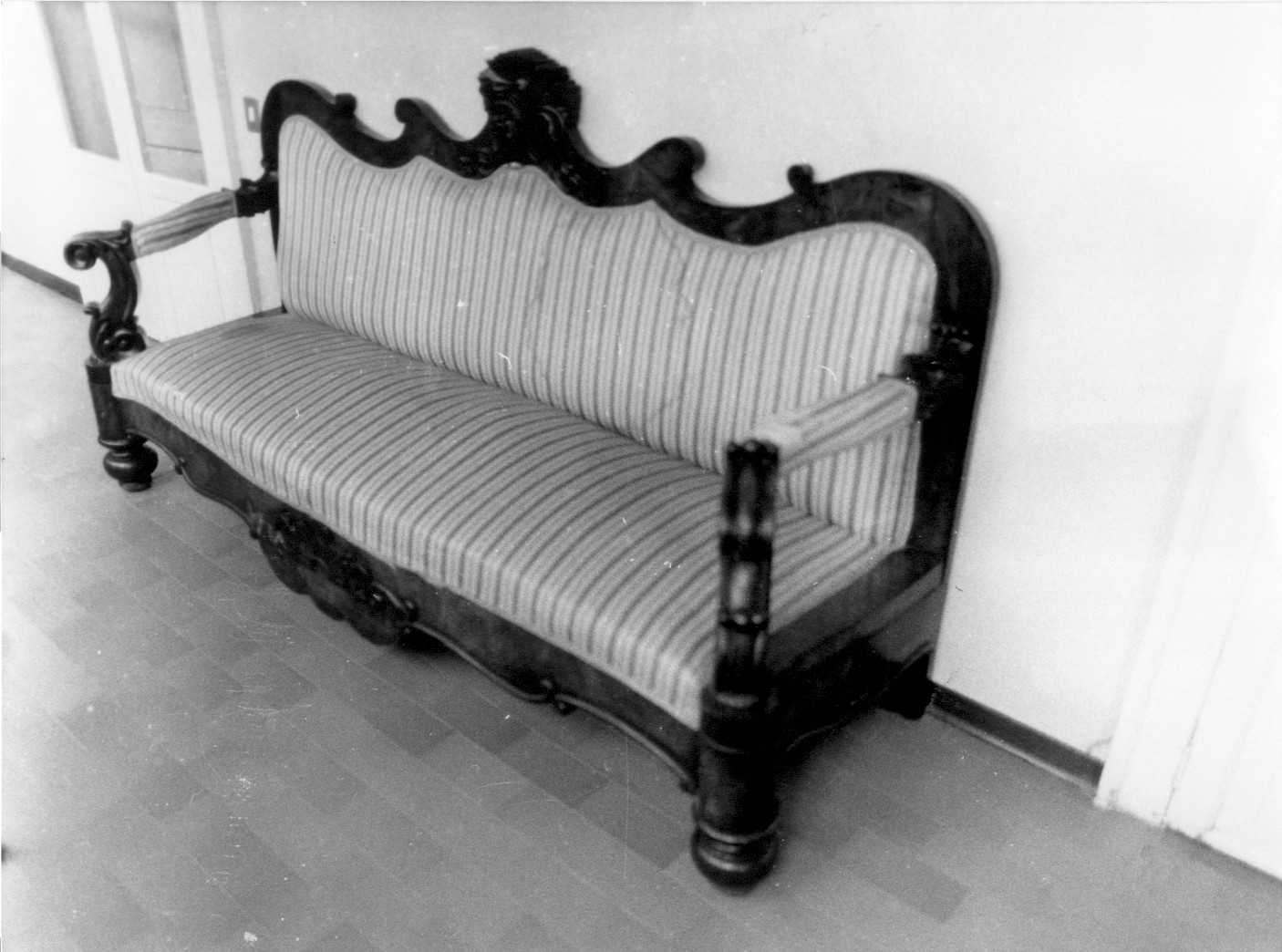 divano, opera isolata - ambito teramano (prima metà sec. XIX)