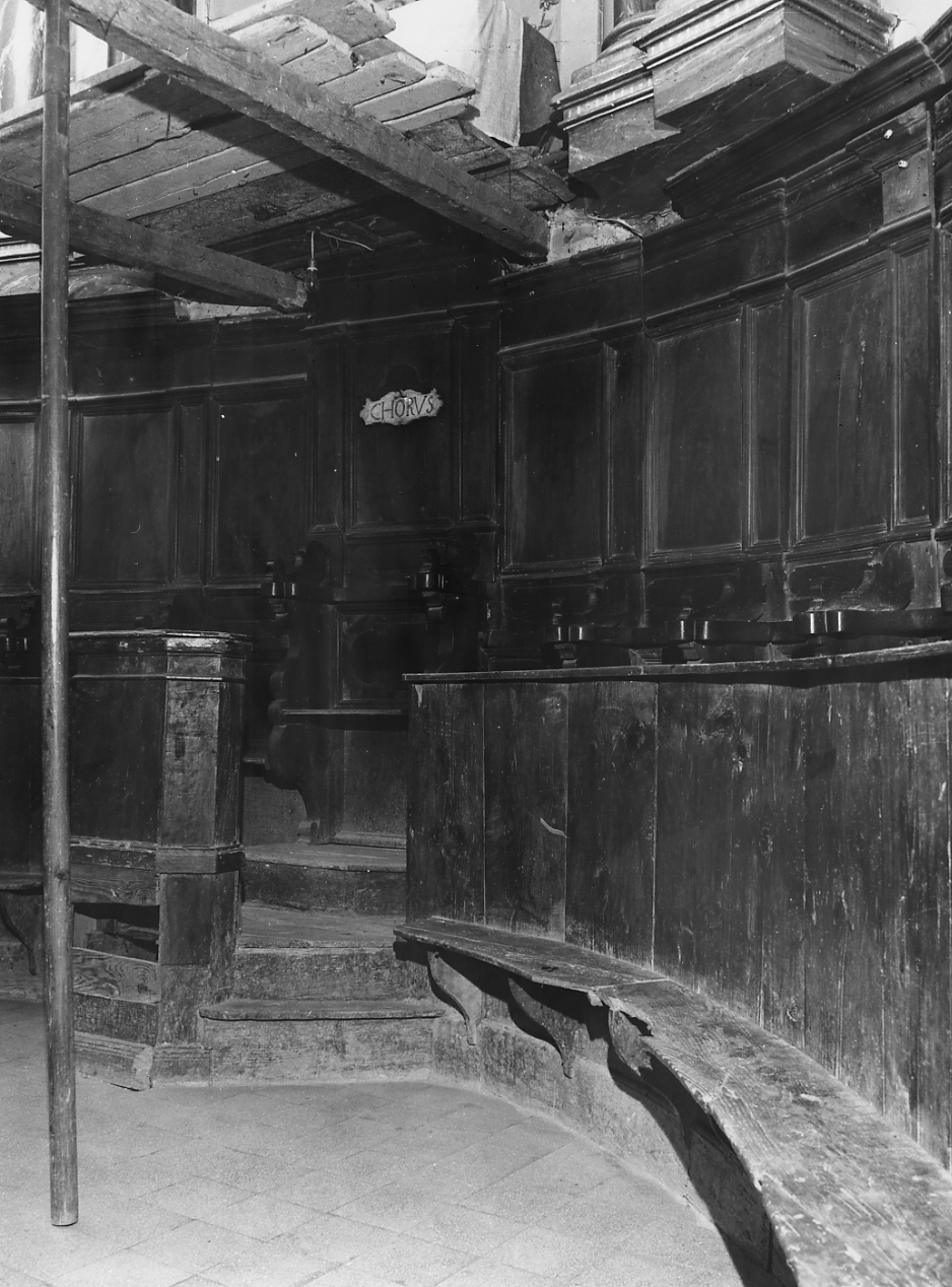 elementi architettonici con motivi decorativi geometrici e volute (stalli del coro, opera isolata) - manifattura abruzzese (sec. XVIII)