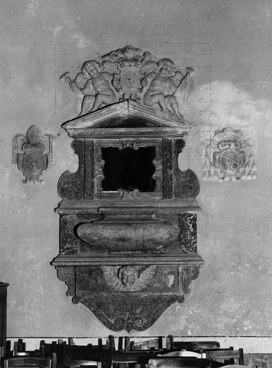 motivi decorativi architettonici con angioletti e volute (monumento funebre, opera isolata) - ambito Italia centrale (sec. XVIII)