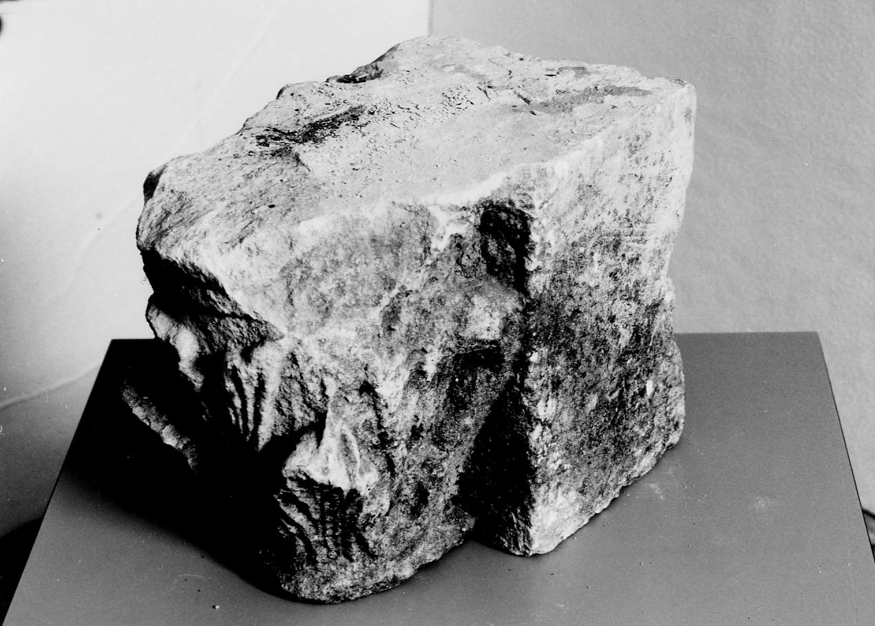 semicapitello, frammento - produzione abruzzese (seconda metà sec. XIII)