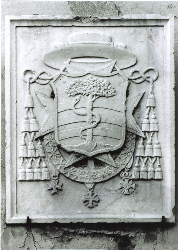 stemma vescovile (lastra, opera isolata) - produzione abruzzese (ultimo quarto sec. XIX)