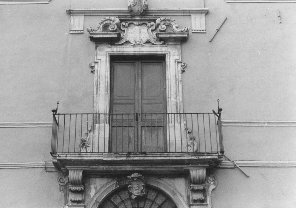mostra di porta, opera isolata di Fontana Carlo (sec. XVIII)