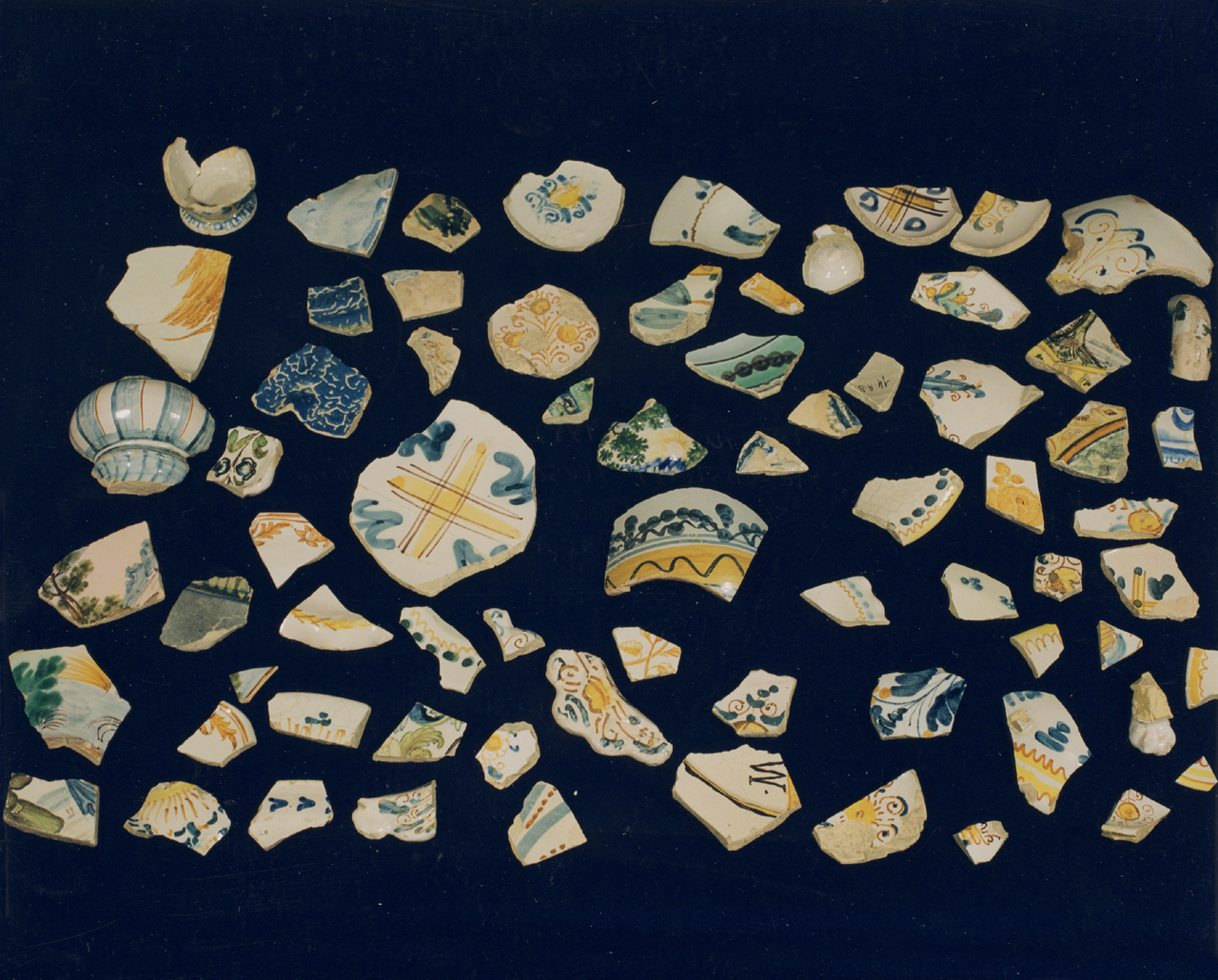 frammento - manifattura di Castelli (sec. XVII, sec. XVIII)