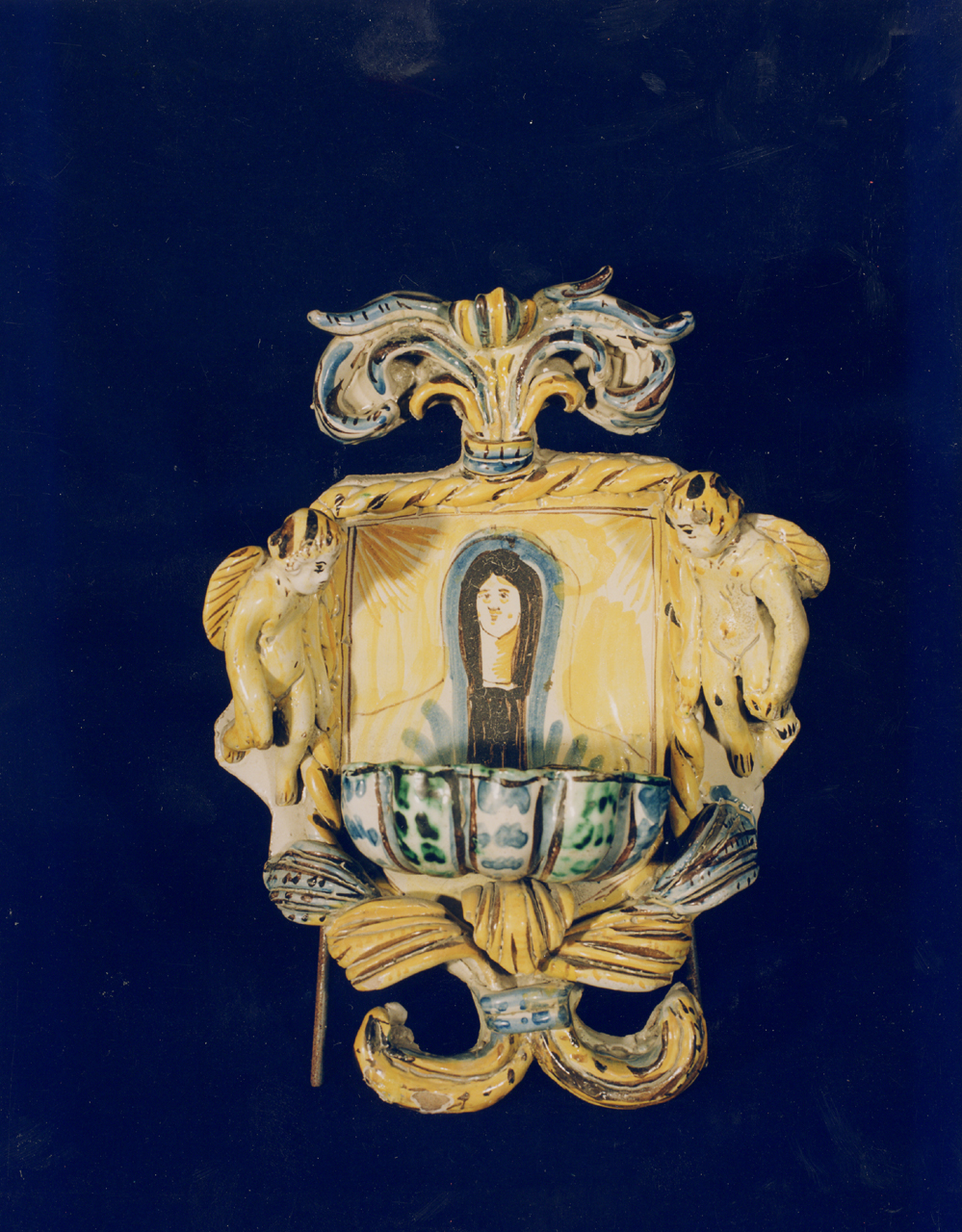 acquasantiera - manifattura di Castelli (sec. XVIII)