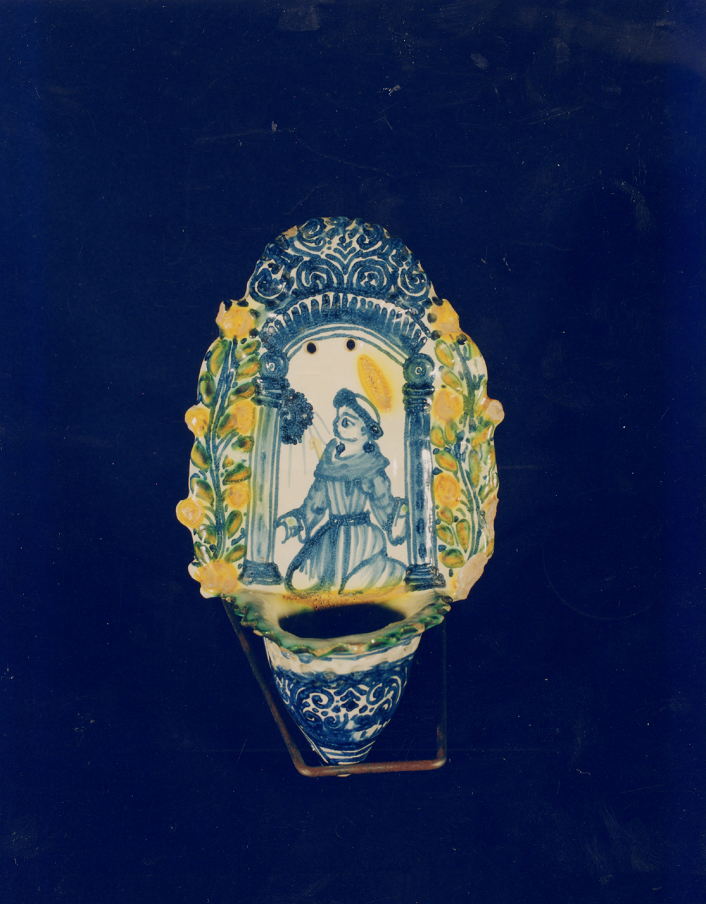 acquasantiera - manifattura di Castelli (sec. XVIII)