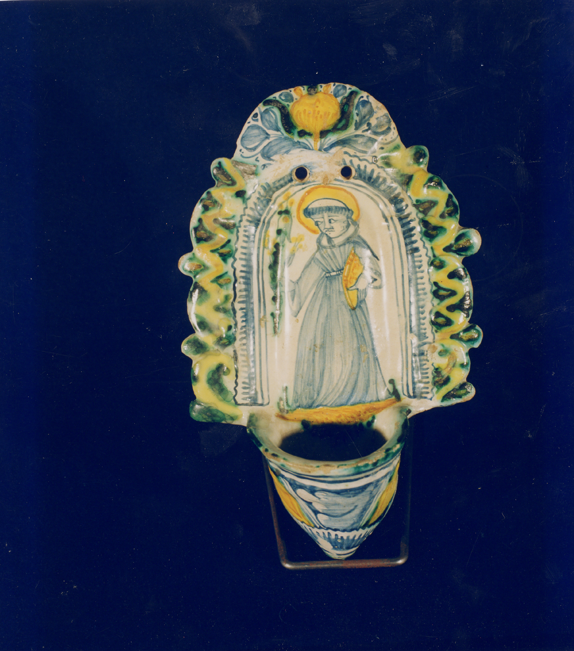 acquasantiera - manifattura di Castelli (sec. XVII)