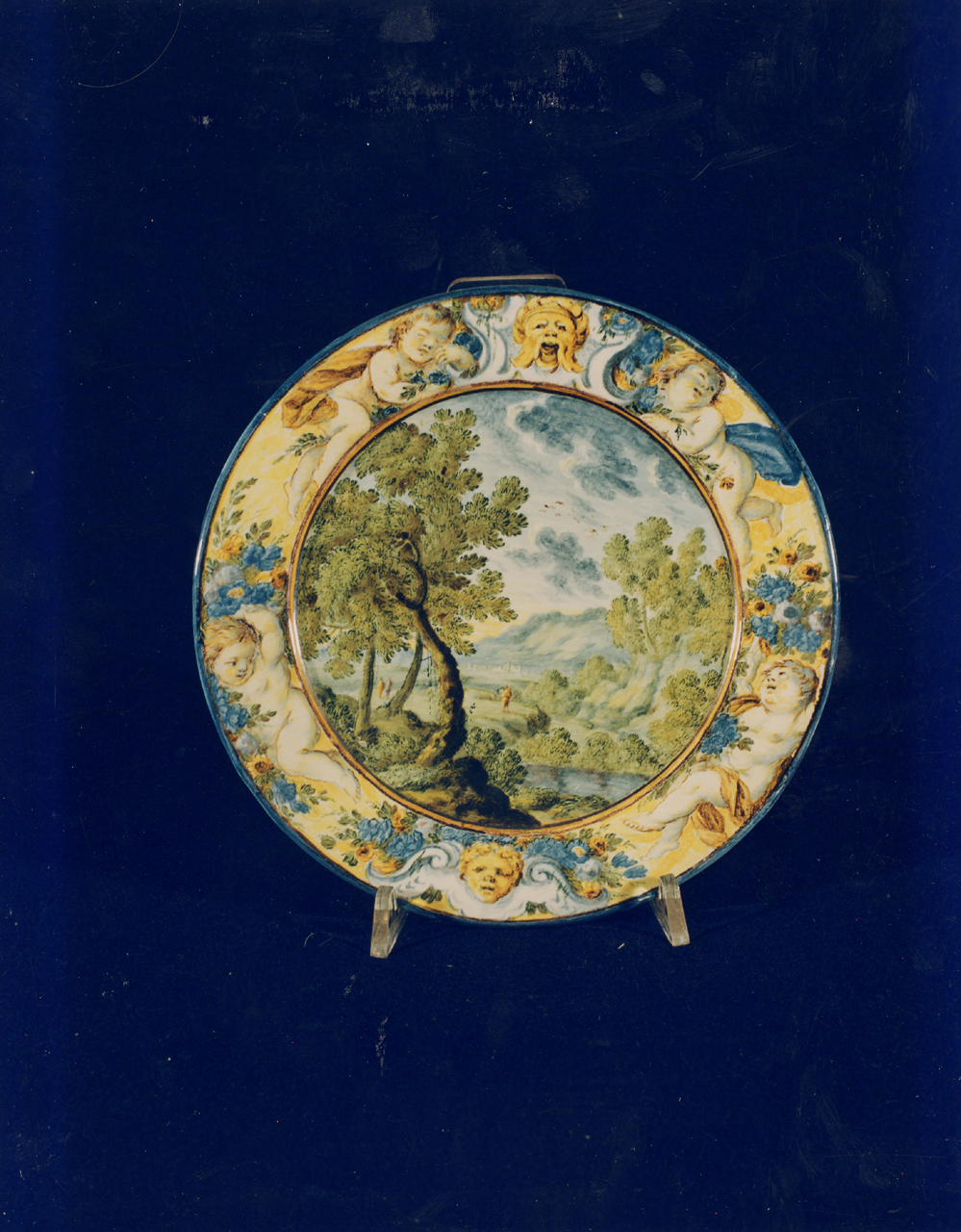 piattino - manifattura di Castelli (fine/inizio secc. XVII/ XVIII)