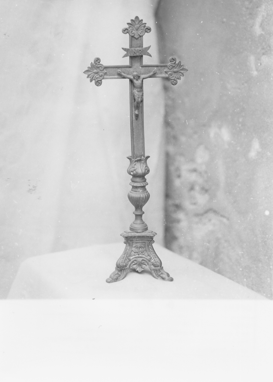 croce d'altare, opera isolata - bottega abruzzese (prima metà sec. XX)