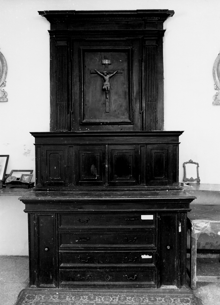 armadio, opera isolata - bottega abruzzese (sec. XVIII)