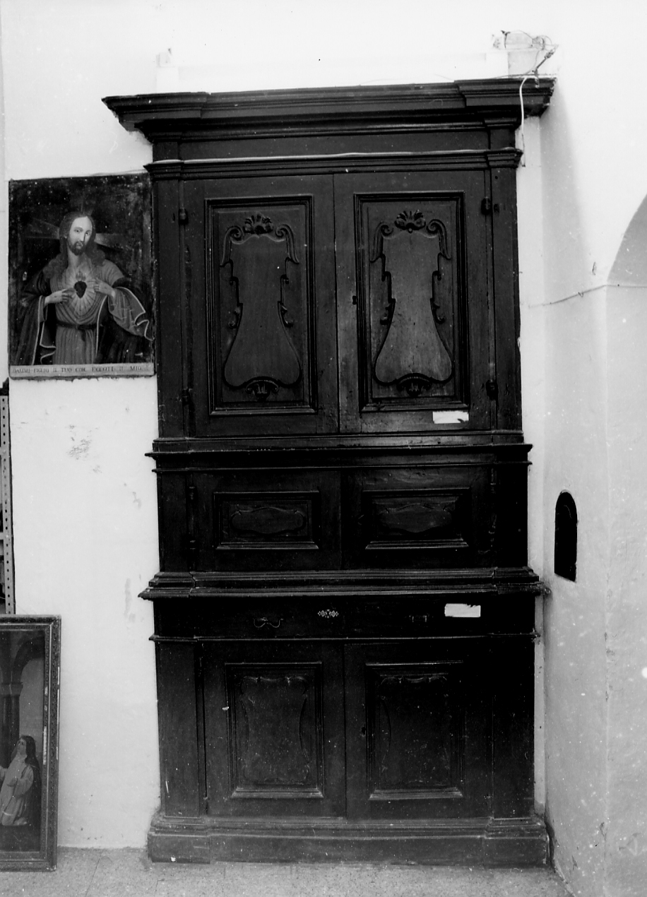 armadio, opera isolata - bottega abruzzese (sec. XVIII)