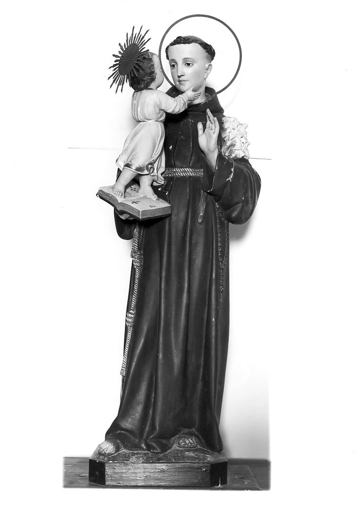Sant'Antonio da Padova con Bambino (statua, opera isolata) di Zanazio Rosa (prima metà sec. XX)