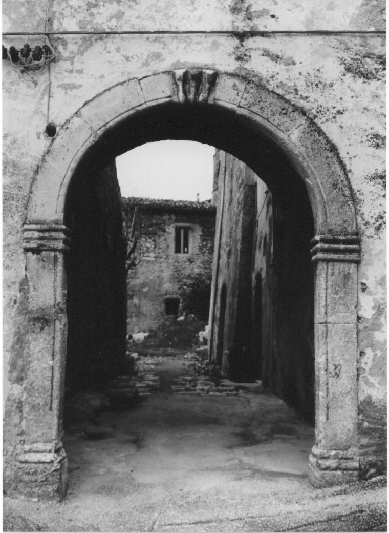 portale, opera isolata - bottega abruzzese (sec. I)