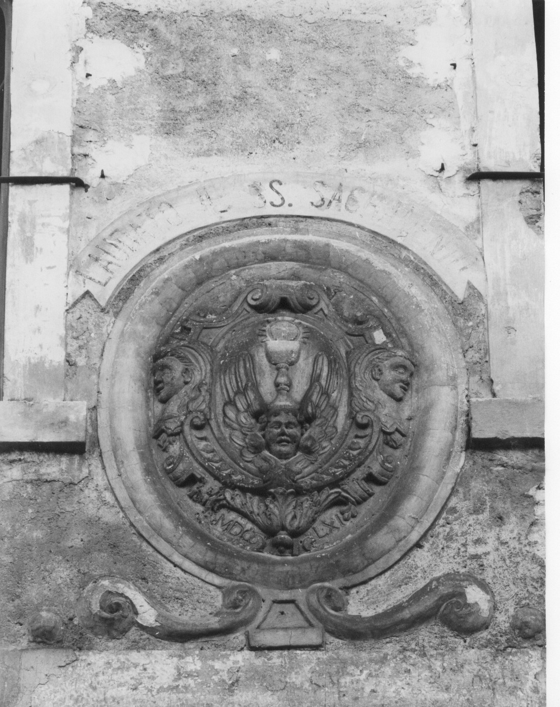 medaglione con stemma (rilievo) - ambito abruzzese (sec. XVII)