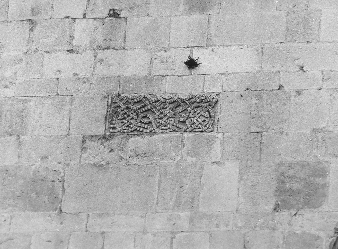 lastra, frammento - bottega Italia centrale (sec. XI)