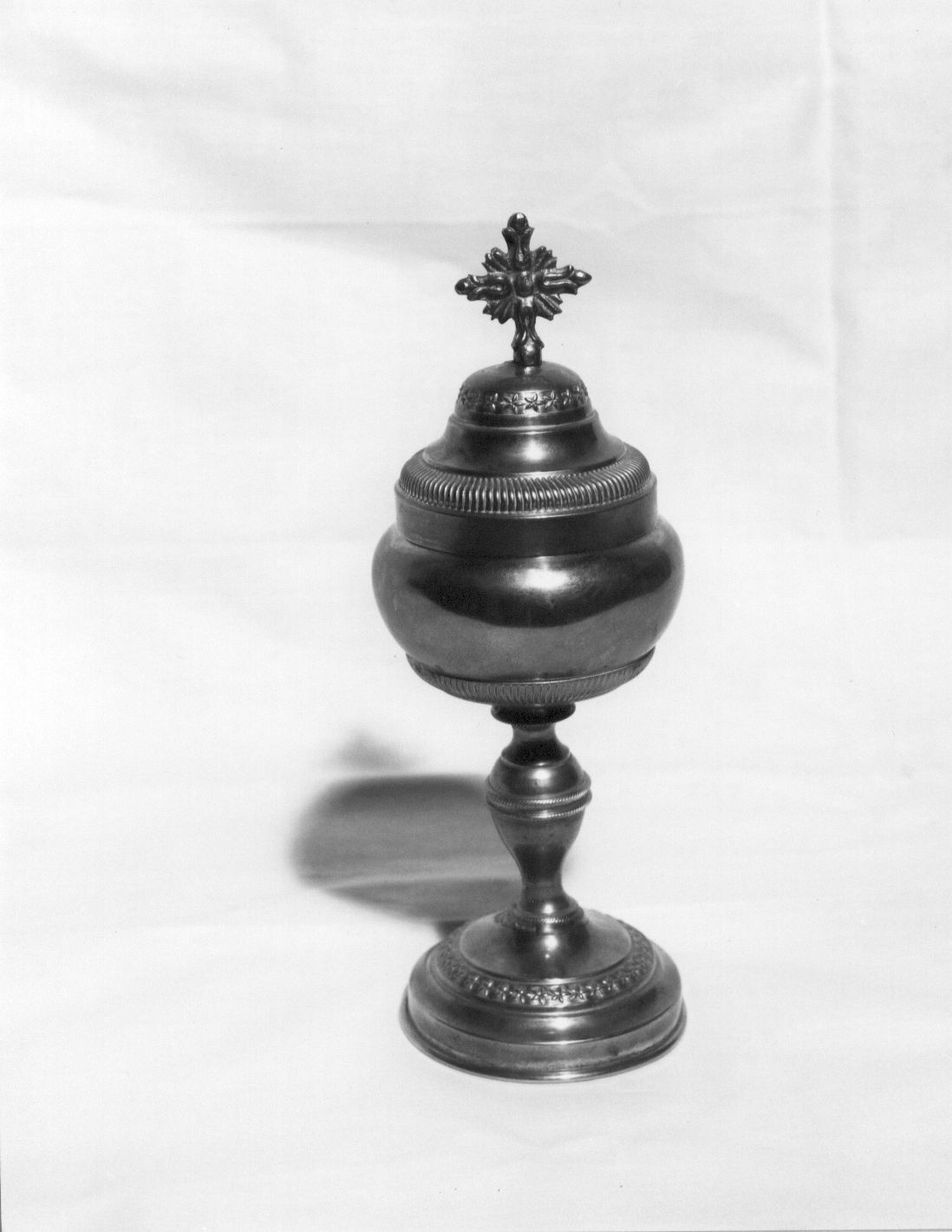 pisside, opera isolata - bottega abruzzese (sec. XIX)