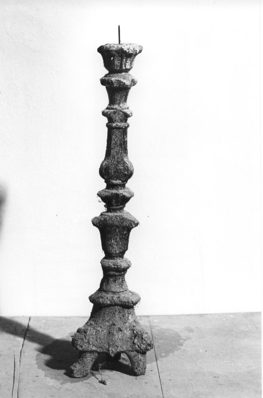 candelabro, opera isolata - bottega abruzzese (sec. XVII)