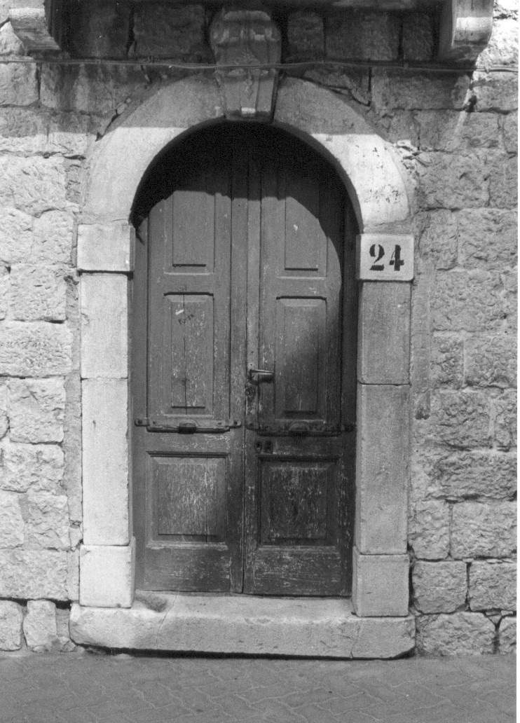 portale, elemento d'insieme - ambito abruzzese (seconda metà sec. XIX)